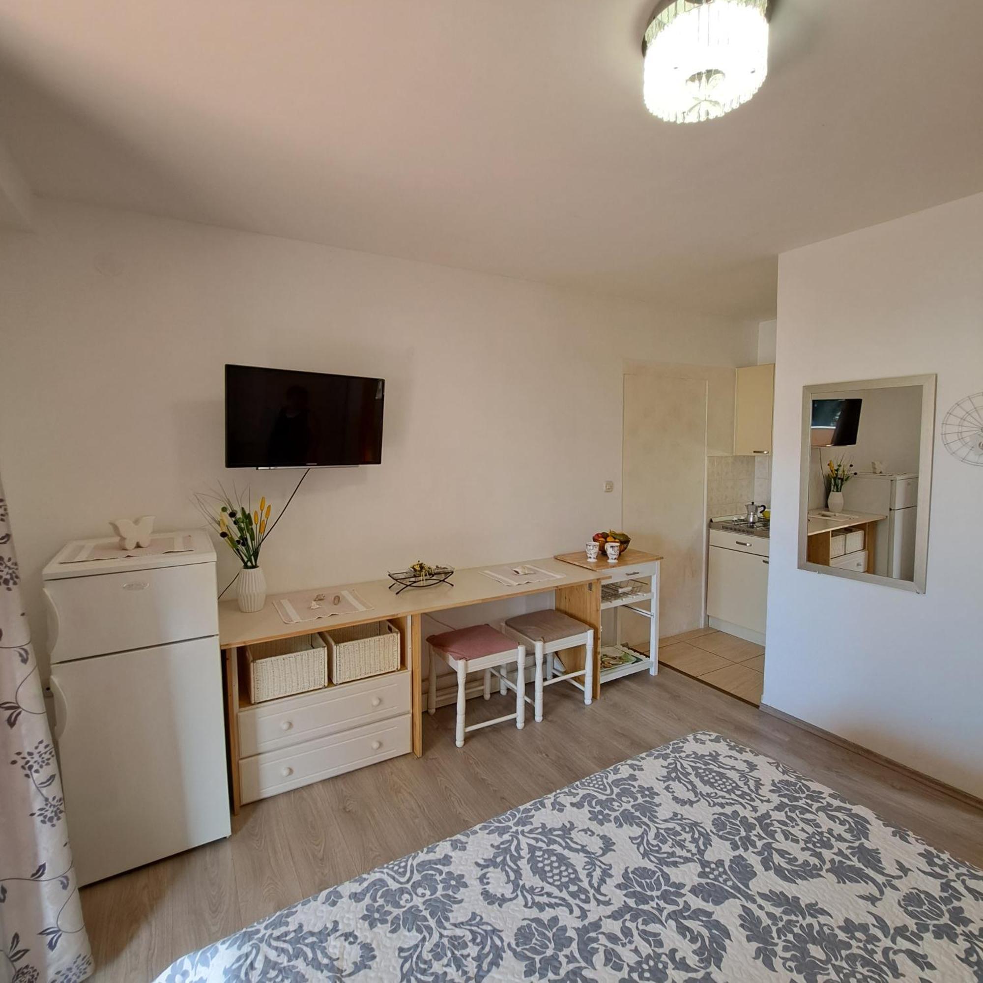 Apartment Jelka Malinska Exterior foto
